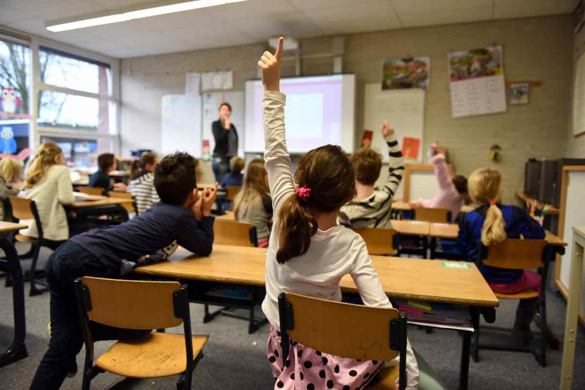 Studenti in classe alla primaria