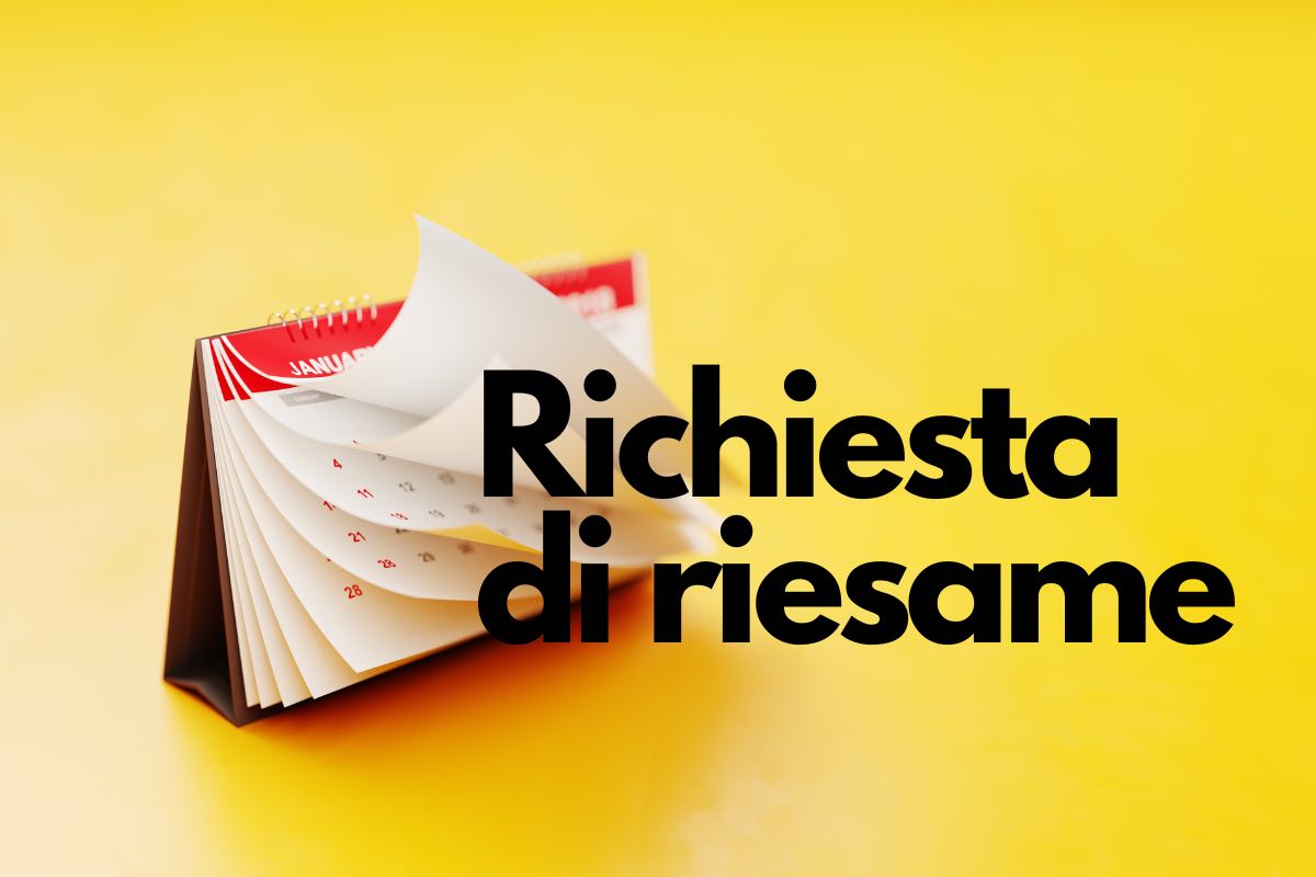 Calendario su sfondo giallo per la richiesta di riesame