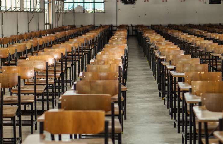 Aula di scuola con posti per svolgimento concorsi 