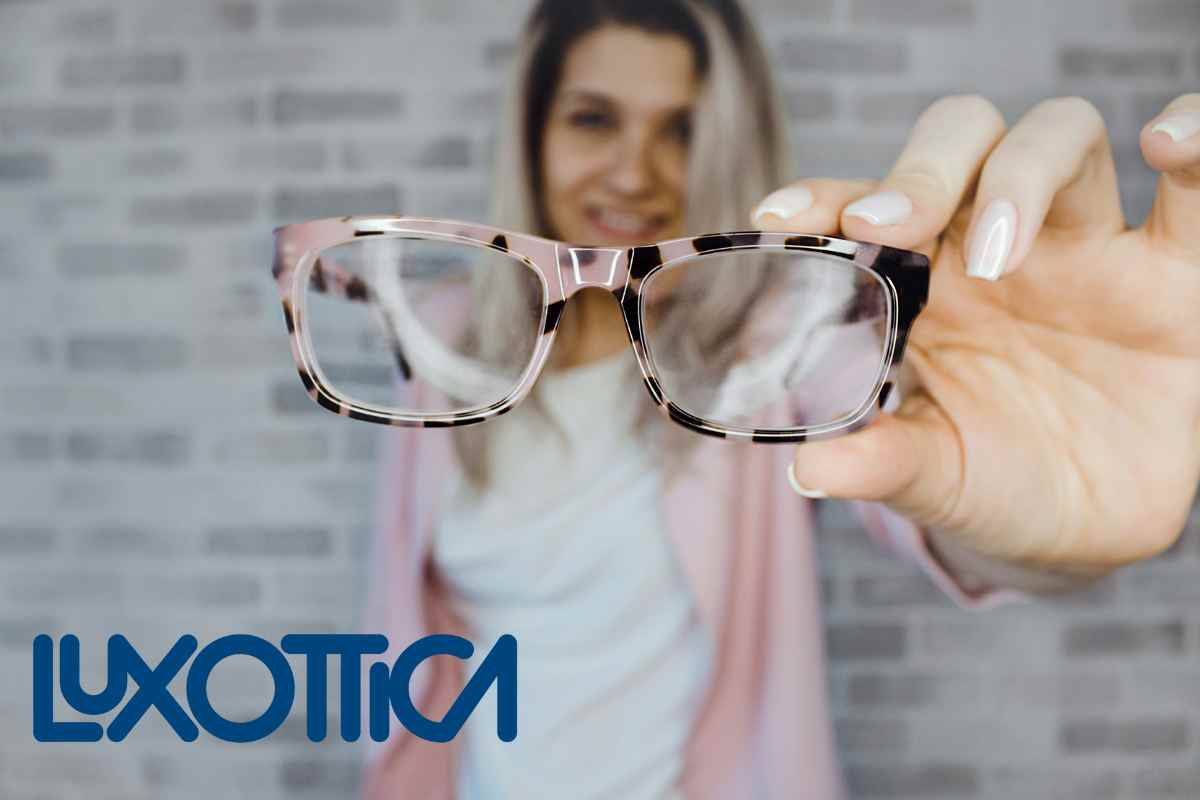 Luxottica assume